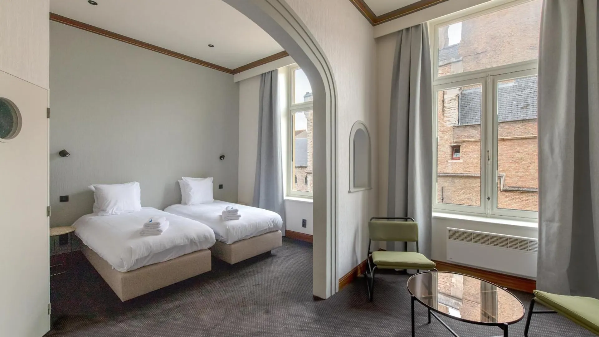 ***  ברוז' Hotel Lucca בלגיה