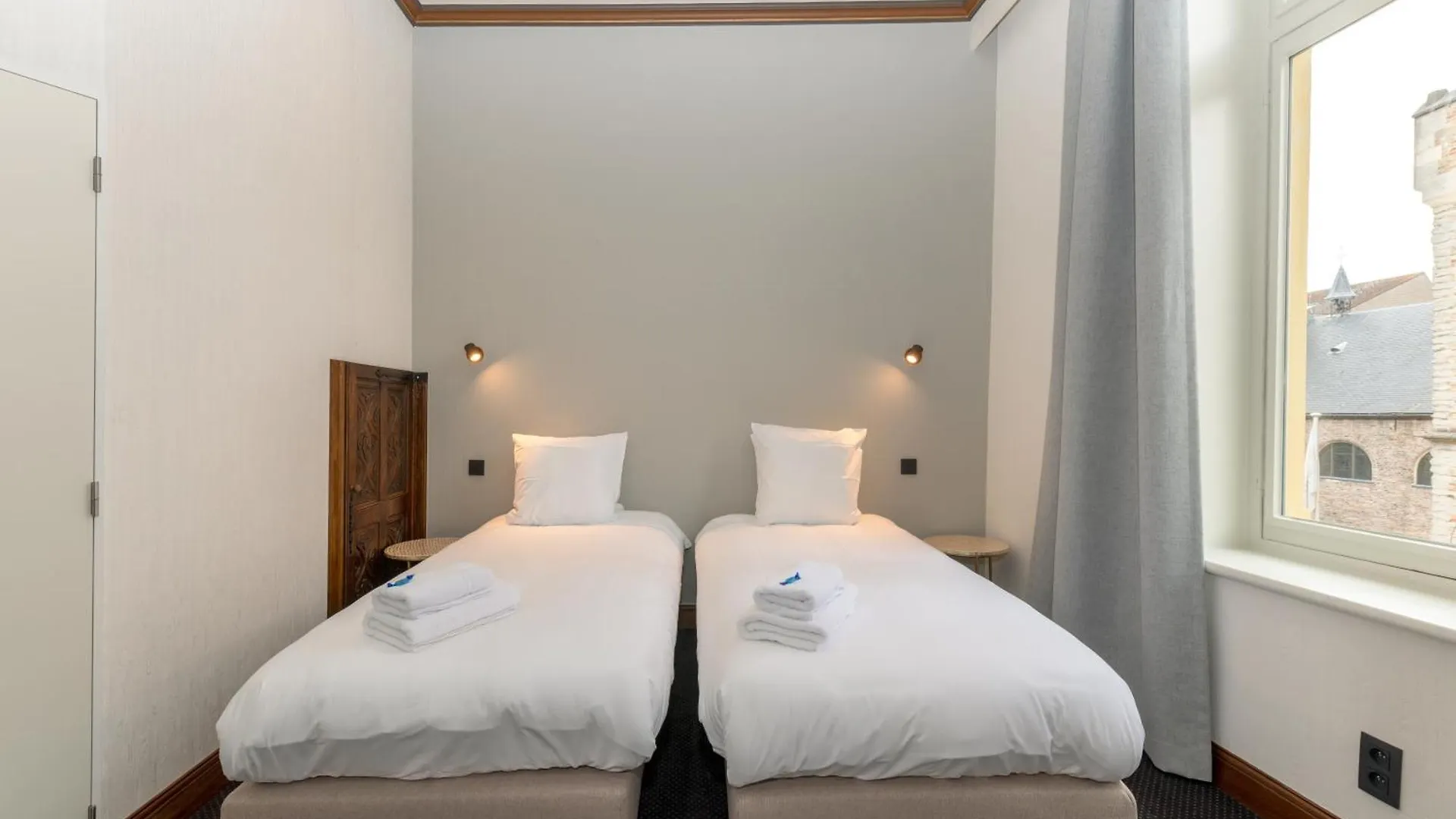 ברוז' Hotel Lucca 3*,
