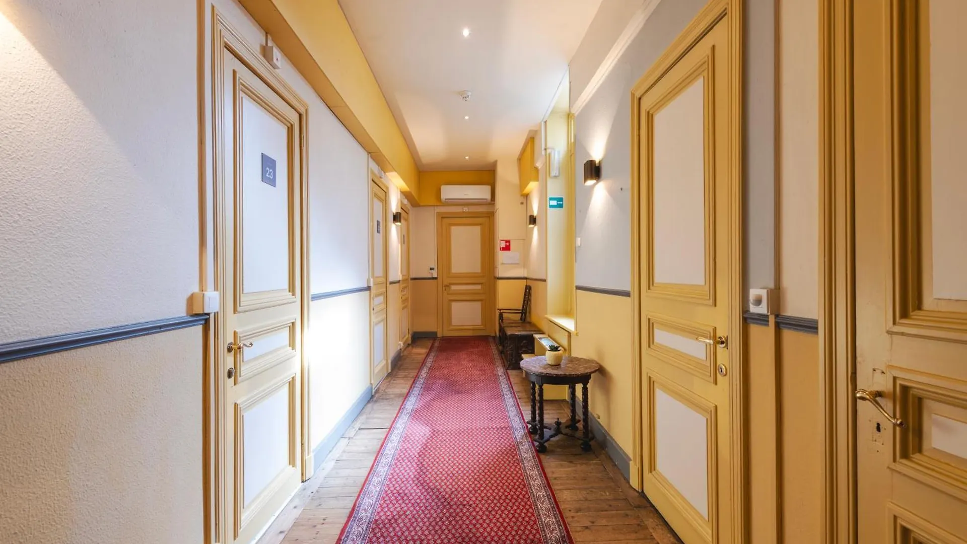 ברוז' Hotel Lucca 3*,